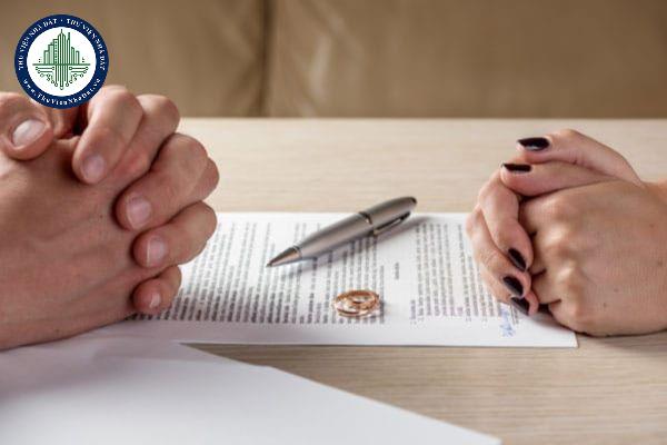Ly hôn thì có phải chia tiền lương không?