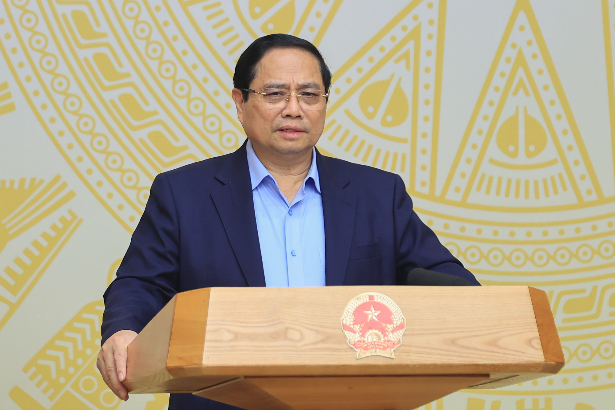 Thủ tướng Okivip khuyến mãi cập nhật mỗi ngày yêu cầu cần tập trung thảo luận, thống nhất tư duy, bàn giải pháp về phát triển phân khúc nhà ở cho người có thu nhập trung bình - Ảnh: VGP/Nhật Bắc