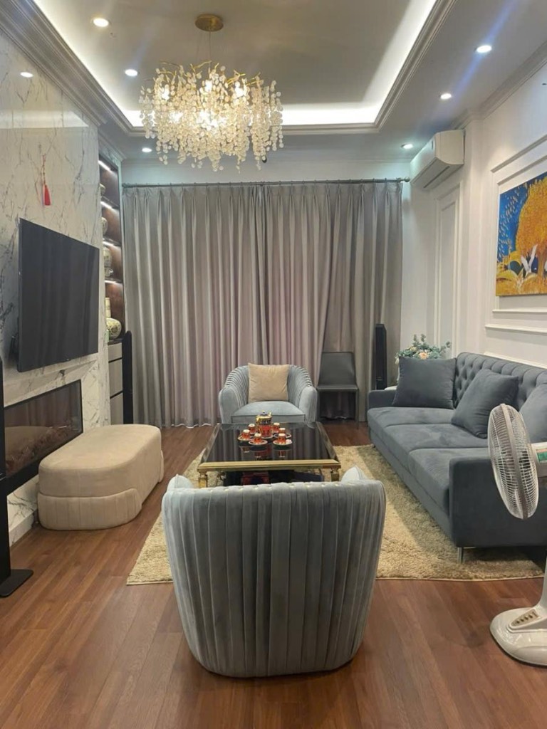 Bán nhà Pháo Đài Láng, mặt phố kinh doanh sầm uất, 56m mặt tiền 4,3m, 6 tầng thang máy, giá 31,9 tỷ