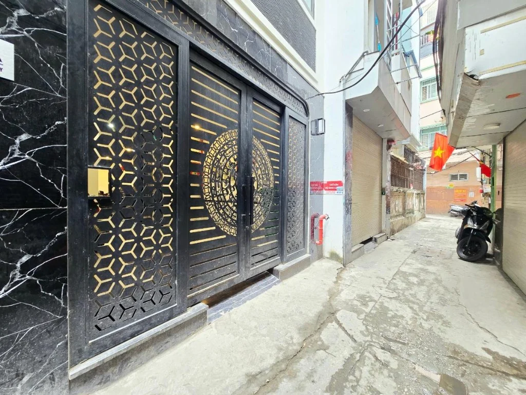 Bán CCMN trung tâm Cầu Giấy 6 tầng thang máy, 53m², MT 4.3m, giá 17.5 tỷ