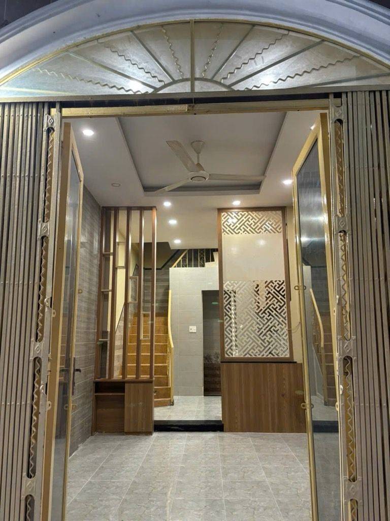 Bán nhà khu phân lô Lạc Long Quân, Quận 11, chợ hoa ngay Hoà Bình, 3 tầng, khu hiếm nhà bán