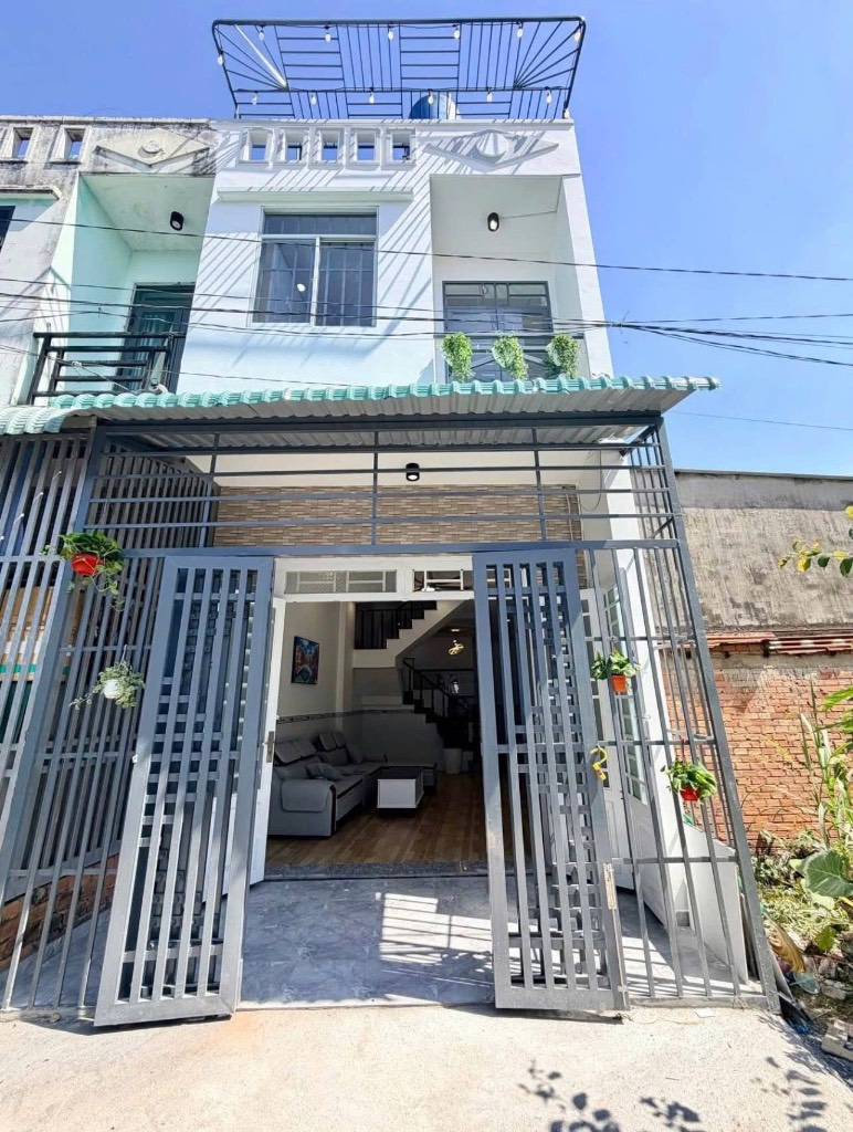 Bán gấp nhà Bình Chánh, vị trí thuận tiện, giá tốt ở ngay