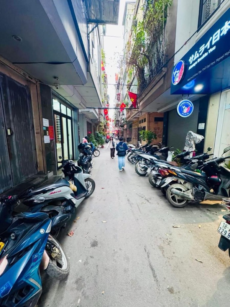 Bán nhà mặt phố Trần Quốc Hoàn, phân lô ĐHQG, oto đỗ cửa, kinh doanh sầm uất, 4 tầng, 18,7 tỷ