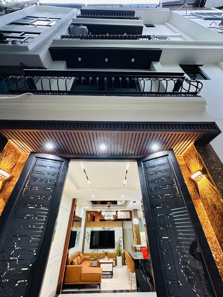 Bán nhà Trương Định, Hoàng Mai, 46m², 5 tầng, mặt tiền 5.5m, giá 11.8 tỷ