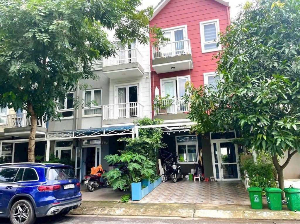 Bán nhà KDC Park Riverside Quận 9, 5x15m, 3 tầng, 4 phòng ngủ, nội thất đẹp, 12 tỷ có TL