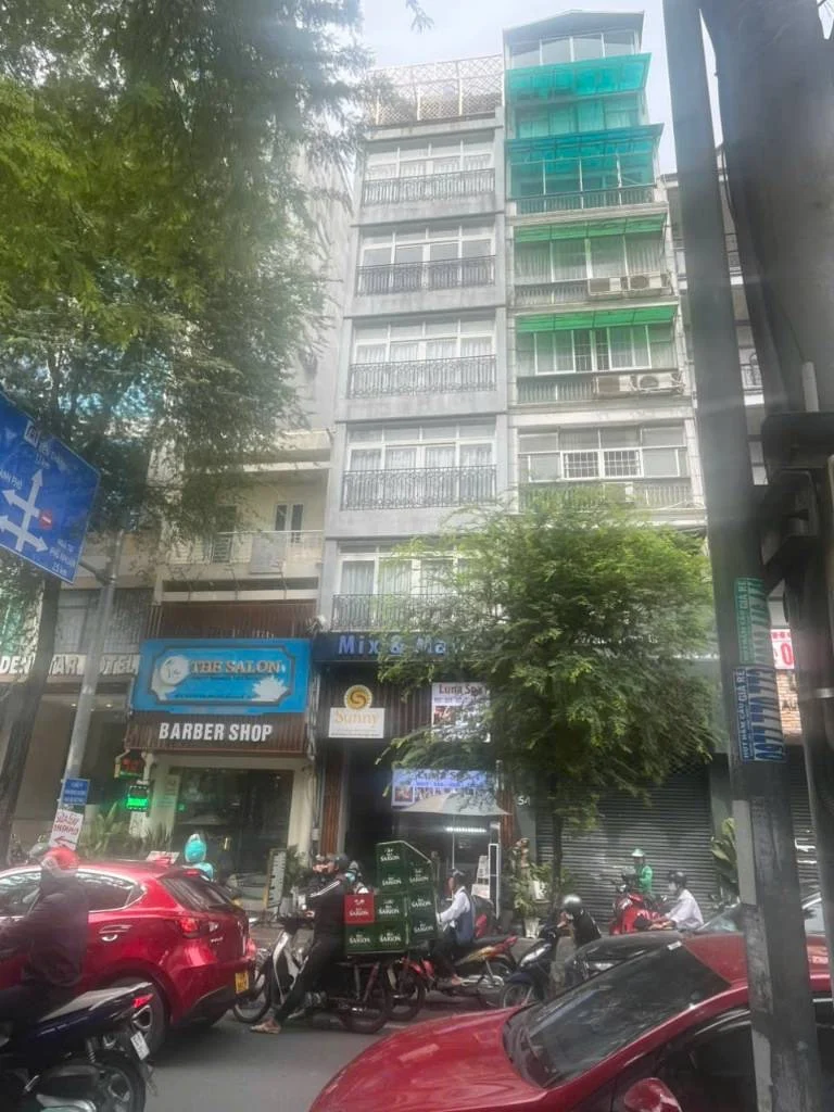 Bán nhà mặt tiền Lê Thánh Tôn, DT 4,5x21,5m, 8 tầng, HĐT 300tr/tháng, giá 120 tỷ TL