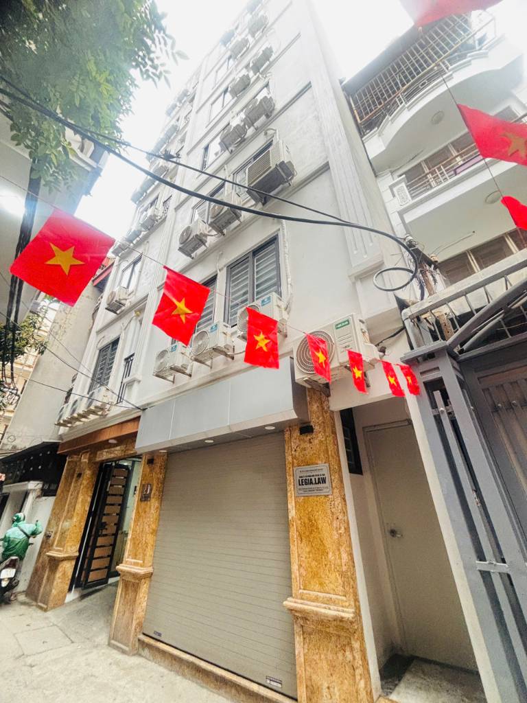 Bán căn hộ Phố Đội Cấn, Ba Đình, 50m2 x 2 ngủ, đất đủ nội thất, 50m ra mặt phố