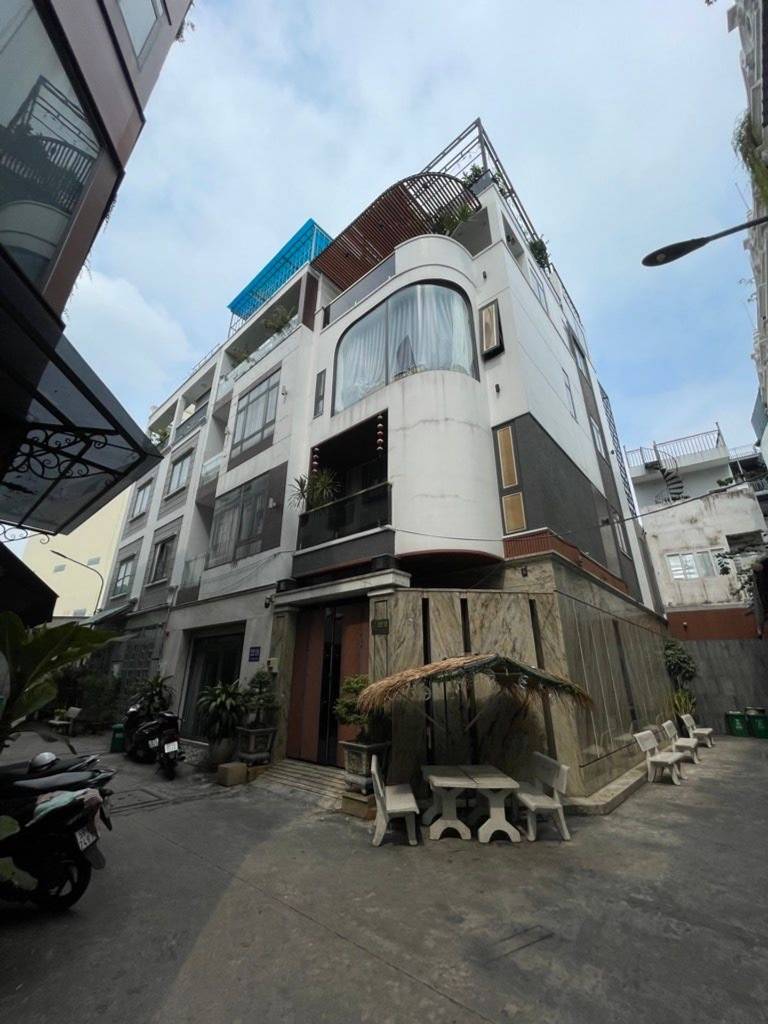 Bán nhà Lê Thúc Hoạch, Tân Phú, ngang 5,5m hiếm, HXH tới nhà, 4 tầng kinh doanh ổn, nhỉnh 9 tỷ