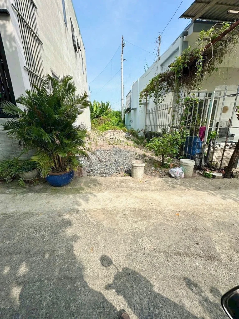 Chính chủ bán đất Tân Xuân Hóc Môn 58,6m², Okvip có báo nhiều trang hiện hữu, gần chợ Hóc Môn