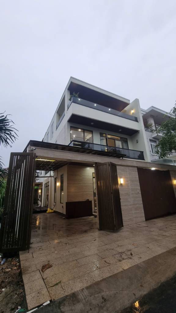 Bán nhà HXH đường Thành Thái, Quận 10, DT 6 X 20m, KC 3 tầng, giá 28,5 tỷ