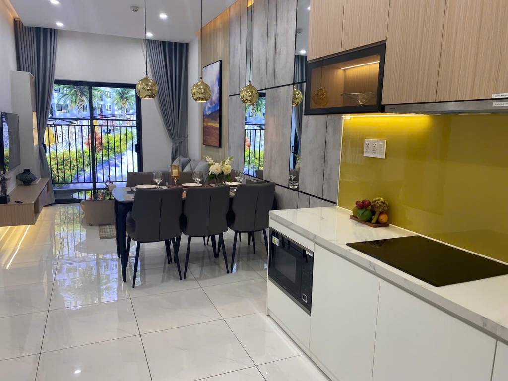 Bán căn hộ ngay quốc lộ 1A Bình Chánh, dt 56,15m2 viewLandmark 81, 2pn2wc