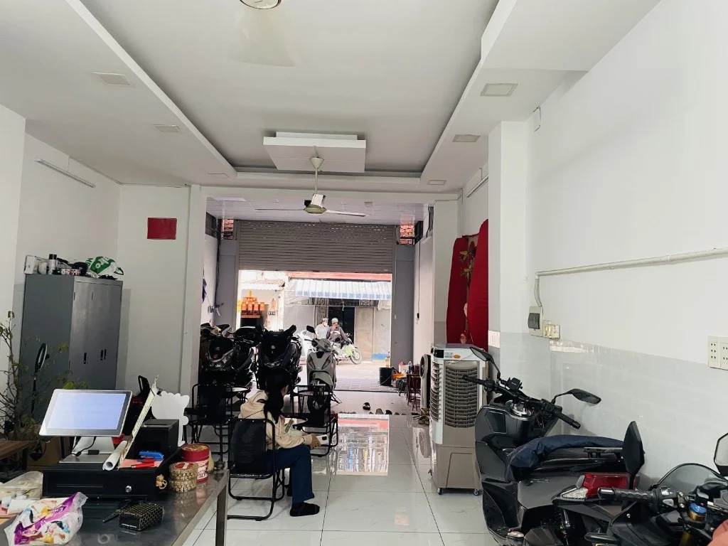 Bán nhà đường Lê Đình Cẩn, Bình Tân, dt 100m2, nhà 3 tầng 4PN 4WC, kinh doanh, hẻm xe hơi