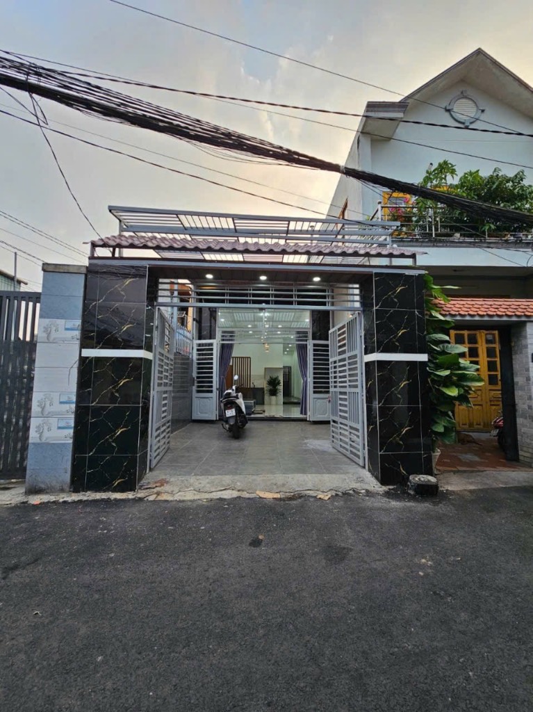 Bán nhà sát chợ Bình Chánh, nhà 1 trệt 1 lầu, dt 82m², 3PN, 2WC, sổ hồng riêng