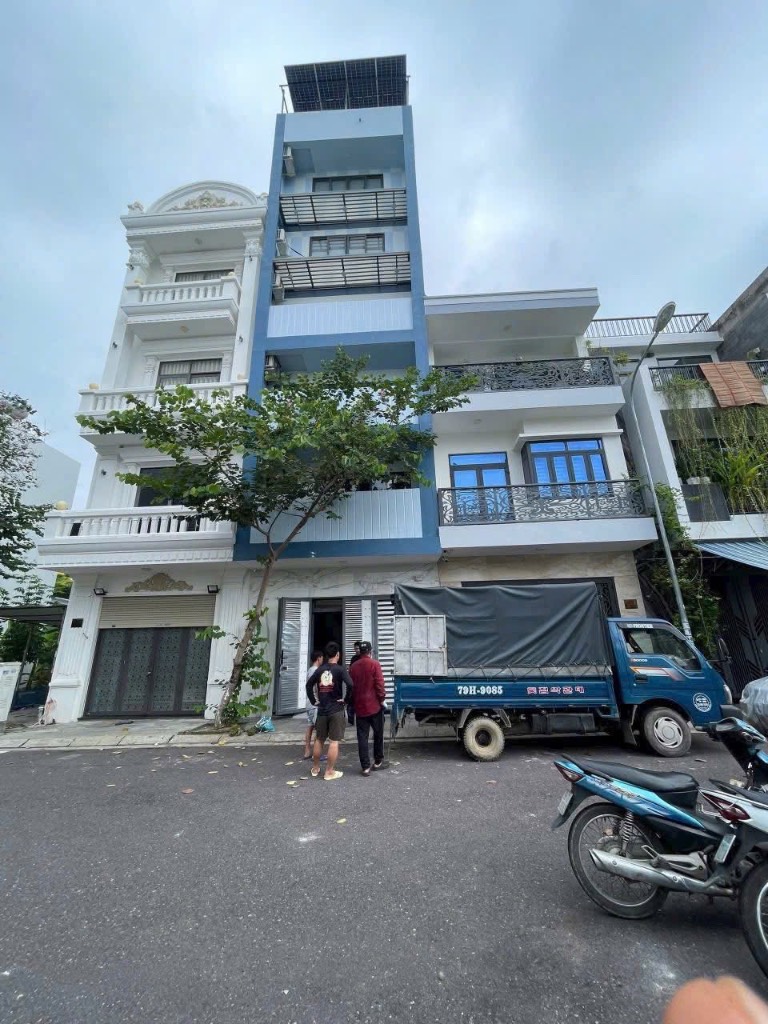 Bán toà căn hộ 6 tầng khu VCN Phước Long, Nha Trang, DT đất 54m2 , sàn 325m2 , giá 8,5 tỷ