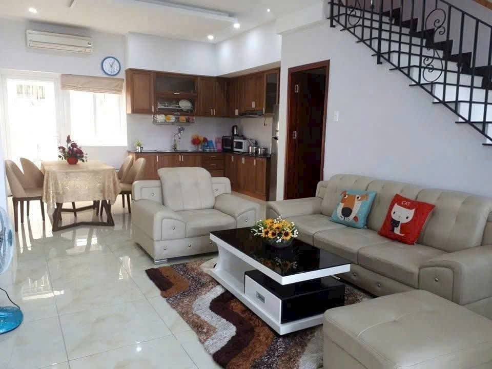 Bán nhà Mega Village Khang Điền, trục đường chính, DT 80m2 3 tầng, giá giảm sâu 600tr, chốt 9.6 tỷ