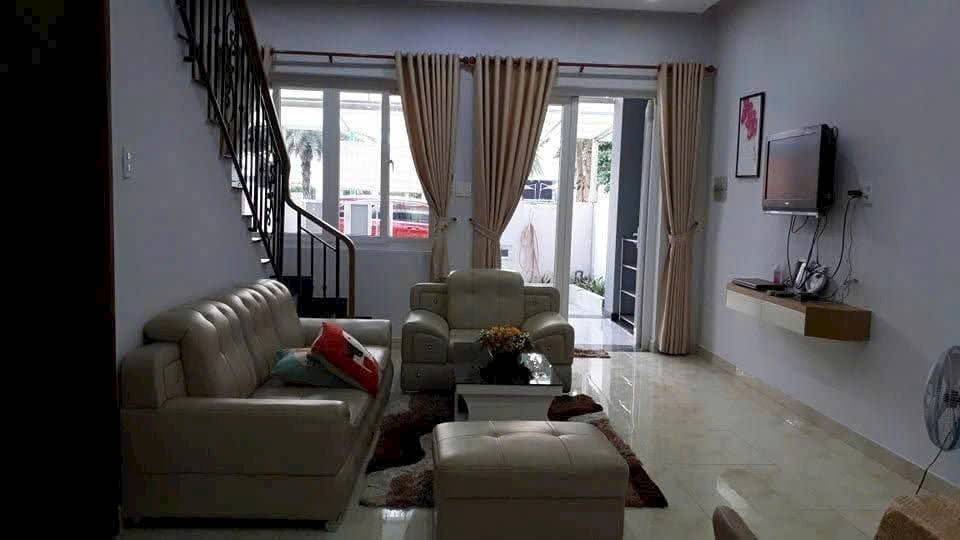 Bán nhà Mega Village Khang Điền, trục đường chính, DT 80m2 3 tầng, giá giảm sâu 600tr, chốt 9.6 tỷ