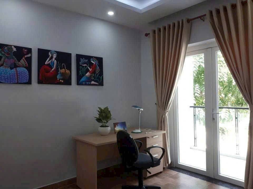 Bán nhà Mega Village Khang Điền, trục đường chính, DT 80m2 3 tầng, giá giảm sâu 600tr, chốt 9.6 tỷ