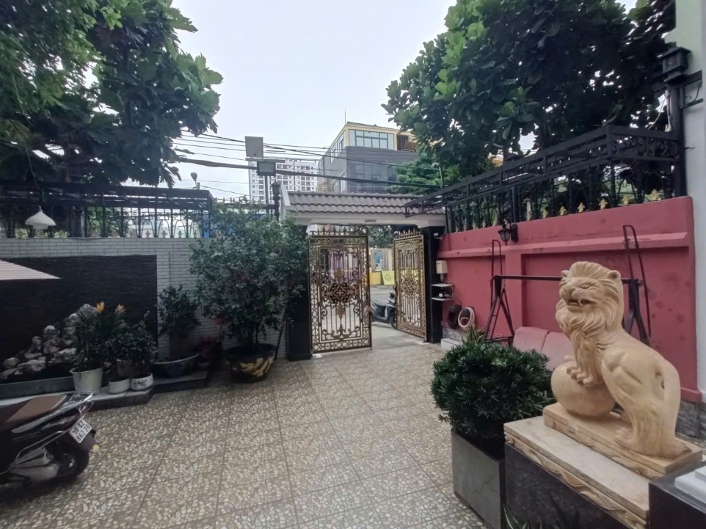 Bán biệt thự khu Tên Lửa, Bình Tân, 215m², 4 tầng, 6PN 7WC, mặt tiền đẹp, giá 35 tỷ