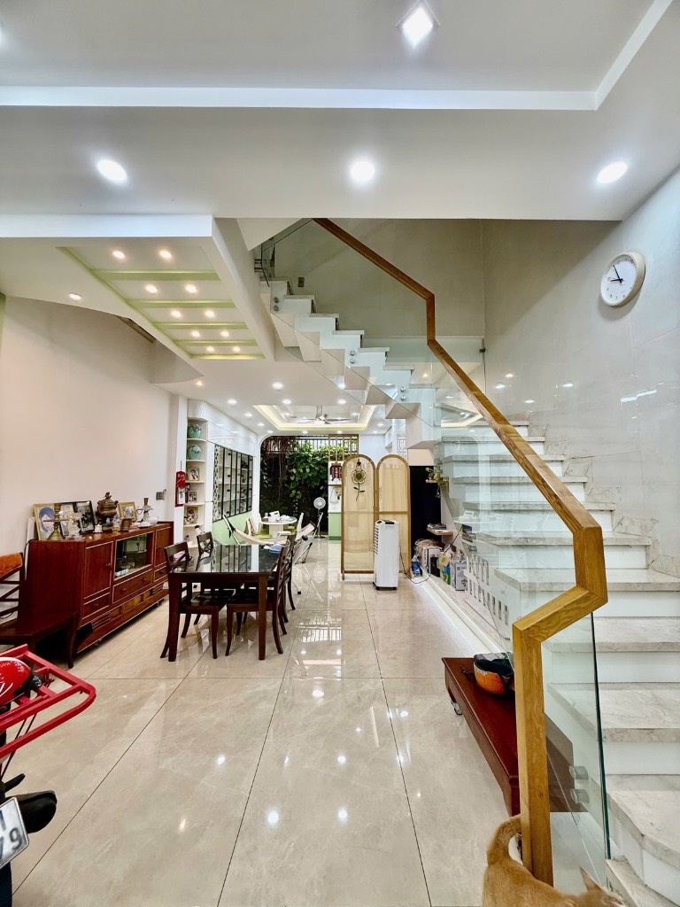 Bán nhà 3 tầng đường số 6D, Khu Tên Lửa, Bình Tân, 95m2, 4PN 4WC, kinh doanh được
