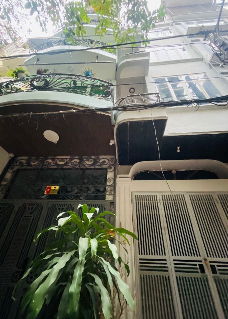 Bán nhà Hoàng Ngọc Phách Đống Đa, DT 43m2 5 tầng ô tô tránh, giá chỉ 19,3 tỷ