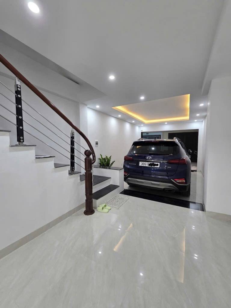Bán nhà phố Lê Trọng Tấn, Thanh Xuân, nhà đẹp có gara oto, ngõ thông đường oto tránh