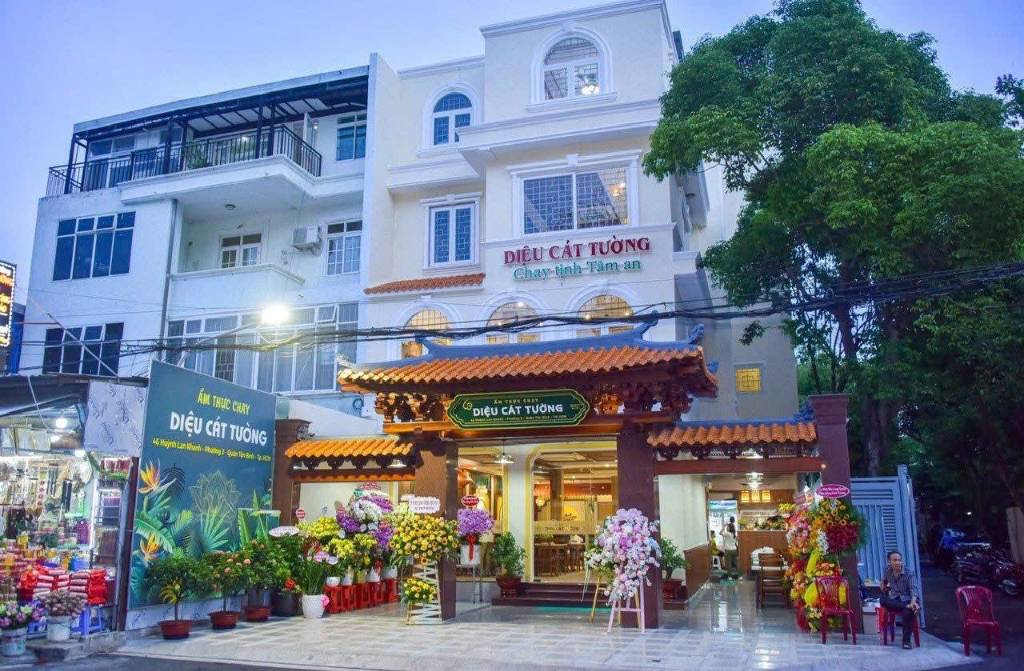 BÁN GẤP NHÀ GÓC 2 MẶT TIỀN HUỲNH LAN KHANH, TÂN BÌNH, DT 198M2 GIÁ 55 TỶ