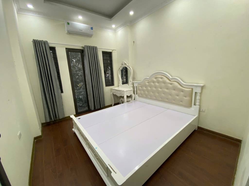 CHO THUÊ NHÀ LA DƯƠNG, HÀ ĐÔNG, GIÁ 10.5 TRIỆU, 4 TẦNG, 3 NGỦ, SAU NHÀ GIÁP HỒ