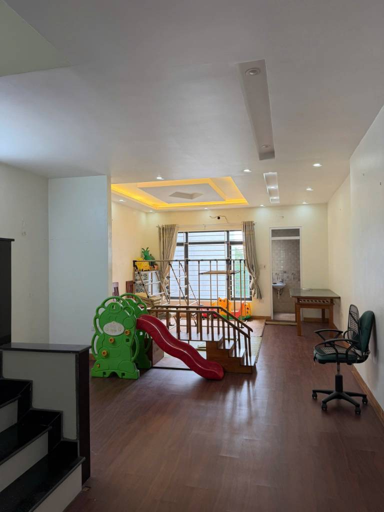 CHO THUÊ NHÀ NGUYÊN CĂN GIANG BIÊN, LONG BIÊN, DT 102M2 5 TẦNG, GIÁ 20TR/THÁNG