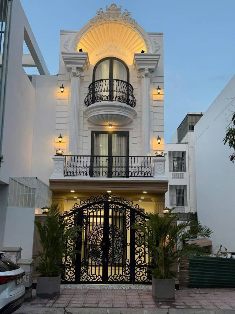 Bán nhà mới 3 tầng KĐT Hà Quang 2 Nha Trang, dt 100m2, giá chỉ 10,9 tỷ