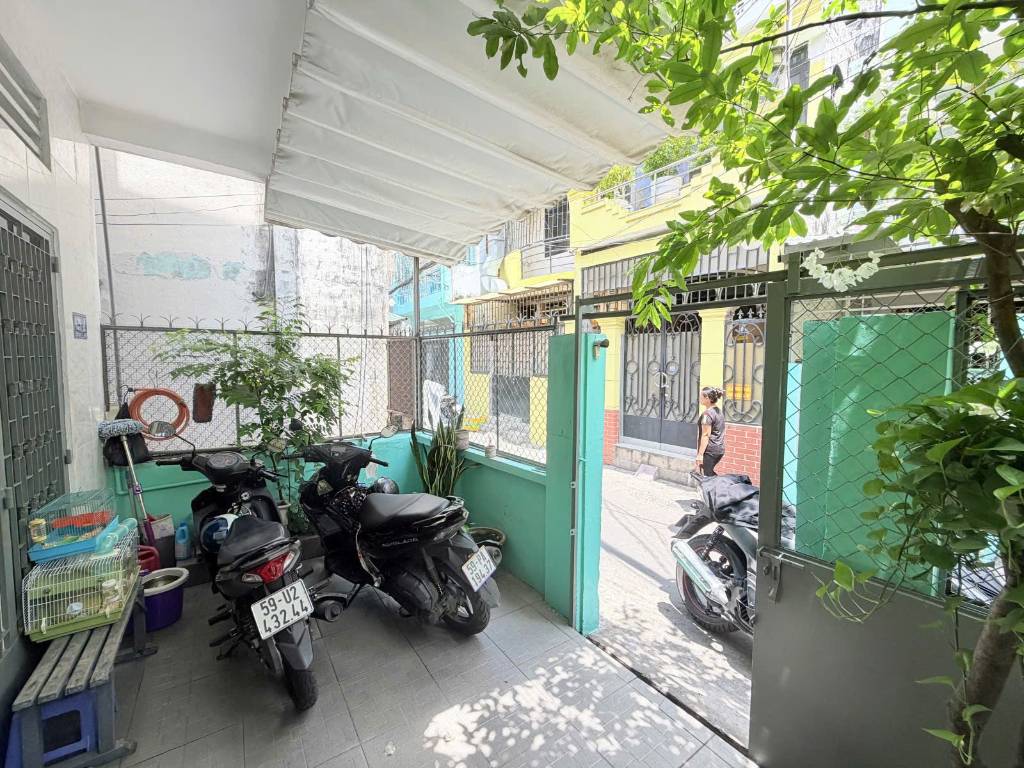 Bán nhà Cách Mạng Tháng 8, Quận 10, dt 100m2, nhà 3PN2WC, hợp xây CHDV dòng tiền, giá 9,7 tỷ
