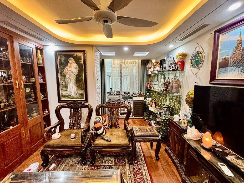 Rẻ bất ngờ, bán nhà phân lô Nguyên Hồng Đống Đa, ô tô tránh, 2 thoáng, 40m2x6 tầng, giá 13.8 tỷ