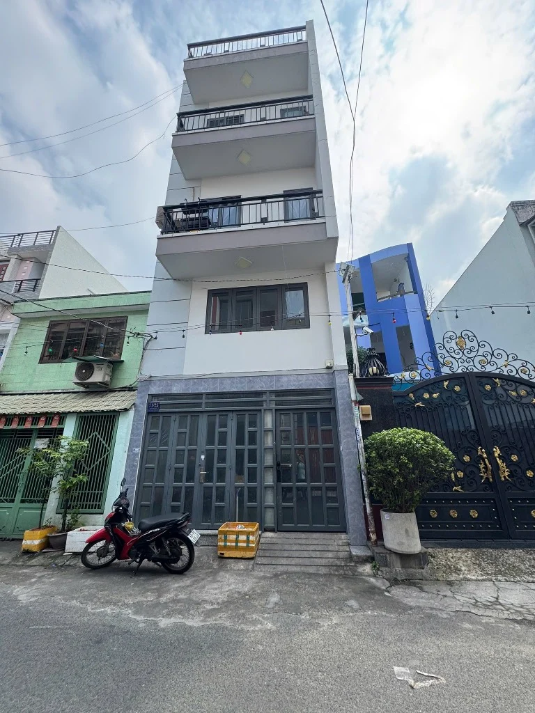 Bán tòa CHDV đường Trịnh Đình Trọng, Tân Phú, dt 151m2, hẻm 8m, 5 tầng Thang Máy