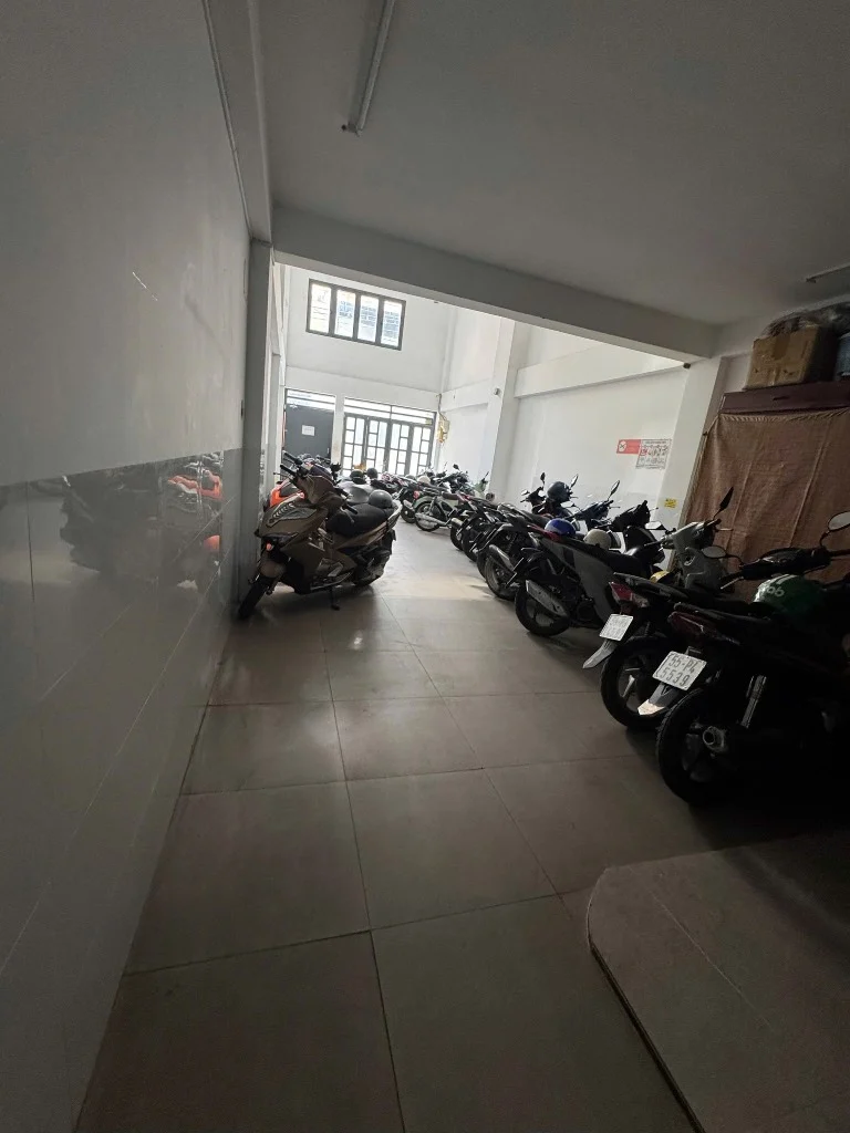 Bán tòa CHDV đường Trịnh Đình Trọng, Tân Phú, dt 151m2, hẻm 8m, 5 tầng Thang Máy