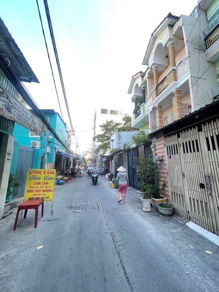 Bán nhà 2 tầng liền kề Nam Long, Quận 7, 6,3x18m hẻm 3,5m thích hợp xây CHDV, không quy hoạch