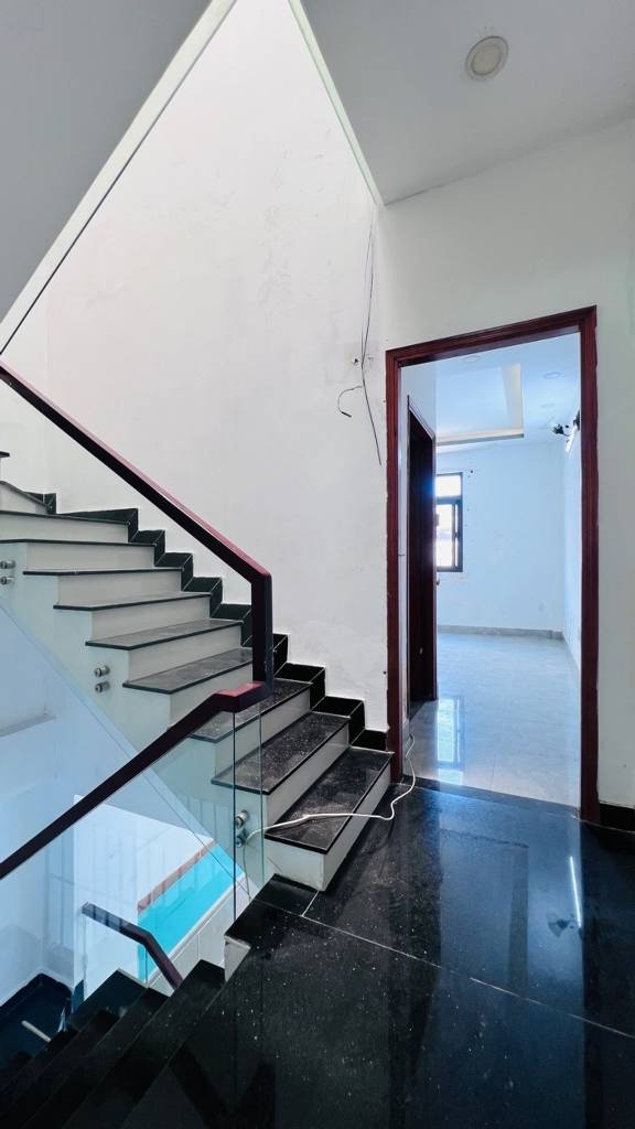 Hiếm, bán nhà Bùi Văn Ba Quận 7, 4 tầng BTCT. hẻm xe hơi, kế khu chế xuất, 61m2 chỉ nhỉnh 7 tỷ