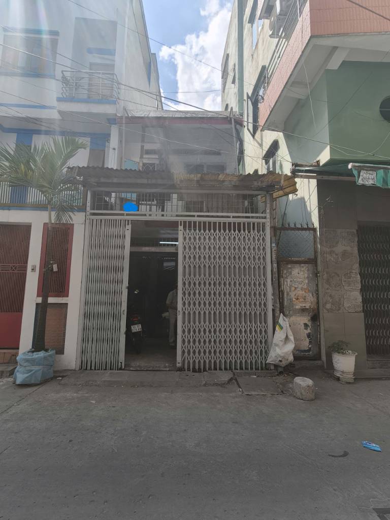 Bán nhà tại Thành Thái, Quận 10, diện tích 45m2, đầy đủ nội thất
