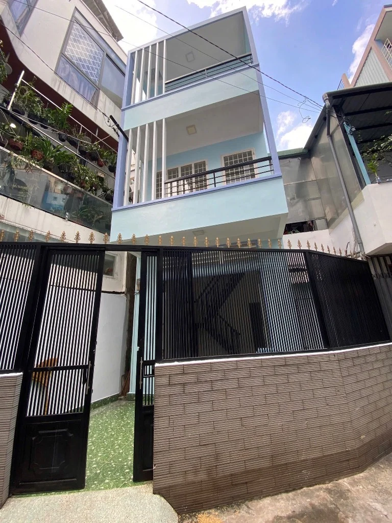Bán nhà Nguyễn Chí Thanh Quận 10, 3 tầng 4 phòng ngủ, giá chỉ 5.99 tỷ