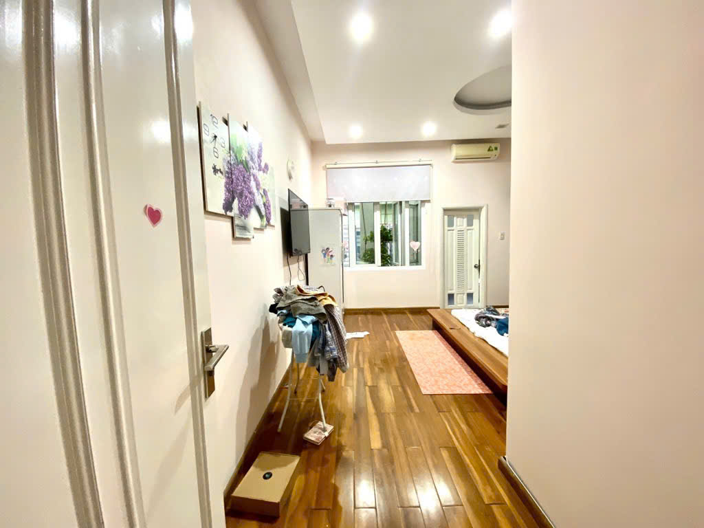 Bán nhà mặt phố 5 tầng, diện tích 9,26 x 19 m, Đỗ Xuân Hợp, Quận 2, có HĐ thuê