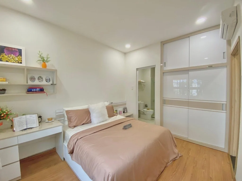 Chính chủ tôi cần bán gấp căn hộ 120m2, 3PN, Chung cư Goldsilk Complex, giá 6,5 tỷ
