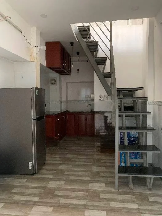 Bán nhà sát mặt tiền Phạm Văn Đồng 3 tầng 2 phòng ngủ sổ vuông A4 sát Emart giá chỉ 2.25 tỷ