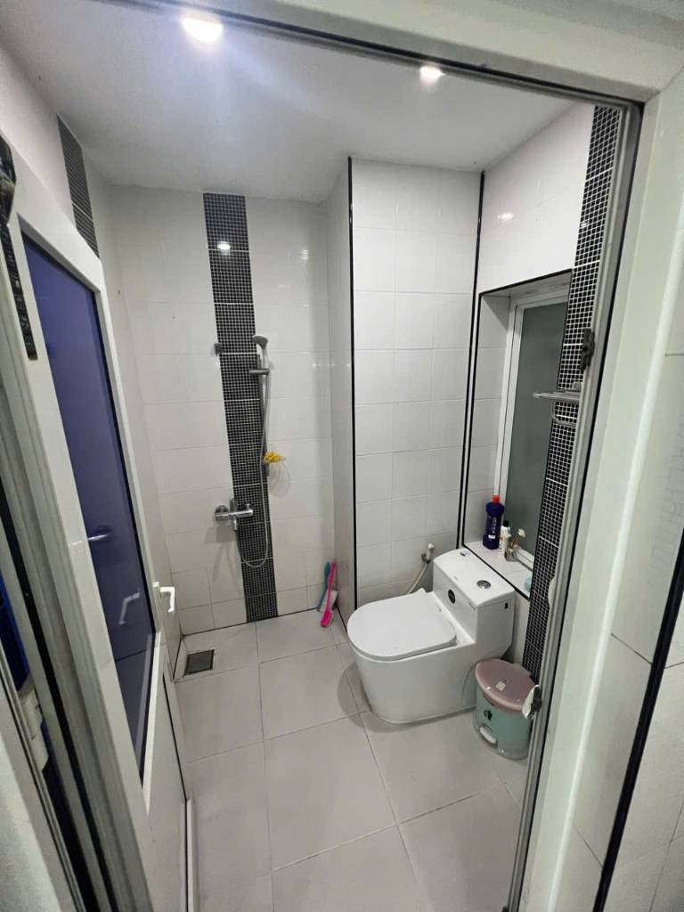 Bán gấp nhà MT số 19 đường số 16, KDC Sadeco Ven Sông, 7x18m, hầm trệt 3 lầu, giá giảm còn 21.2 tỷ