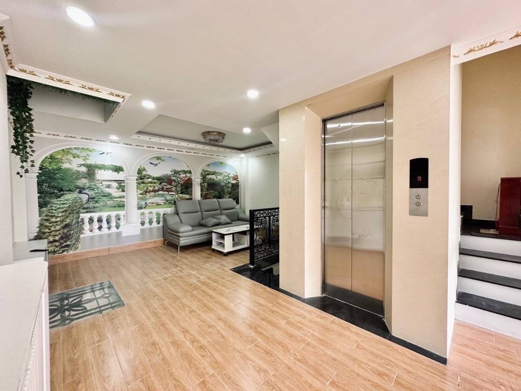 Gà đẻ trứng vàng, bán nhà với ngang khủng 5m, hẻ, xe hơi tránh, dòng tiền 400tr/ năm, thang máy, nhỉnh 8 tỷ