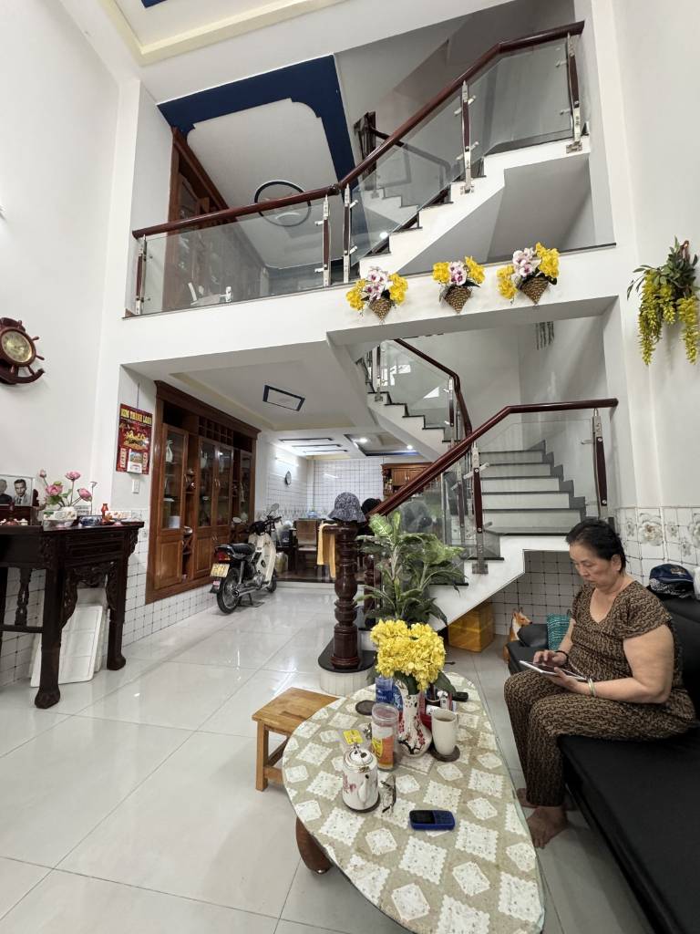 Nhỉnh 6 tỷ, nhà phố 4 tầng hẻm 5m, Quang Trung thông đường 45, kế Emart 2 Gò Vấp