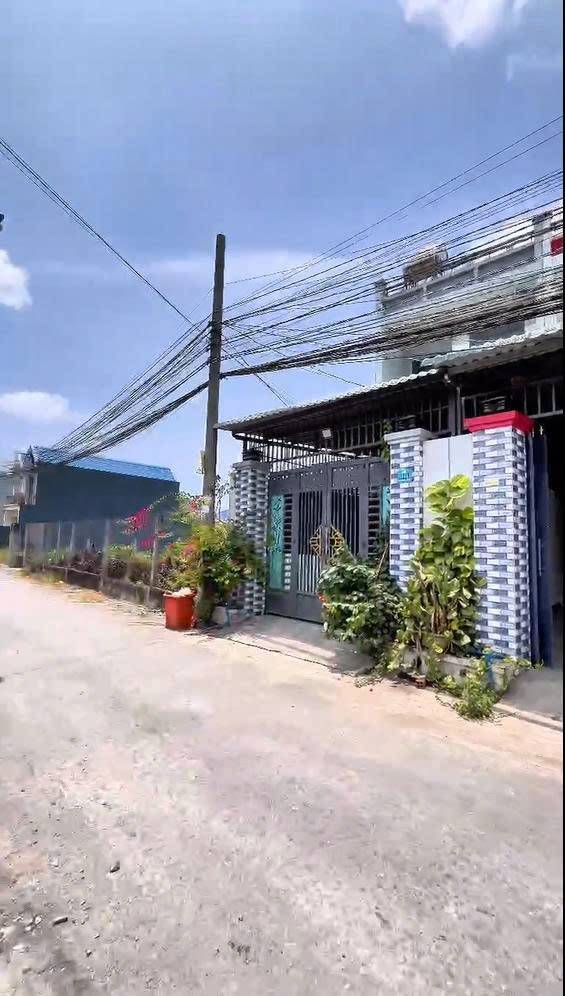 Duy nhất 1 căn nhà nhà phố 1 trệt 1 lầu Bình Chánh, giá chỉ 2.3 tỷ – dọn vào ở ngay