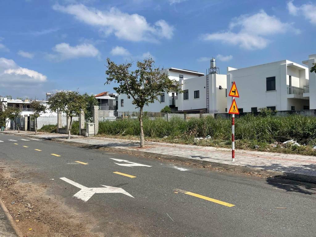 Bán đất cổng Đông sân bay Long Thành, 100m² Hoatdongokvip ưu đãi hấp dẫn, Xã Lộ 25, giá chỉ 1.9 tỷ