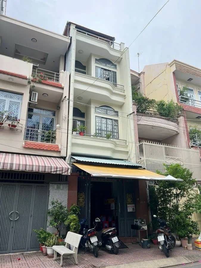 Nhà 3 tầng BTCT Khuông Việt, hẻm 8m có lề, 70m², 3PN, tiện ở và làm vp, chỉ 10.8 tỷ TL