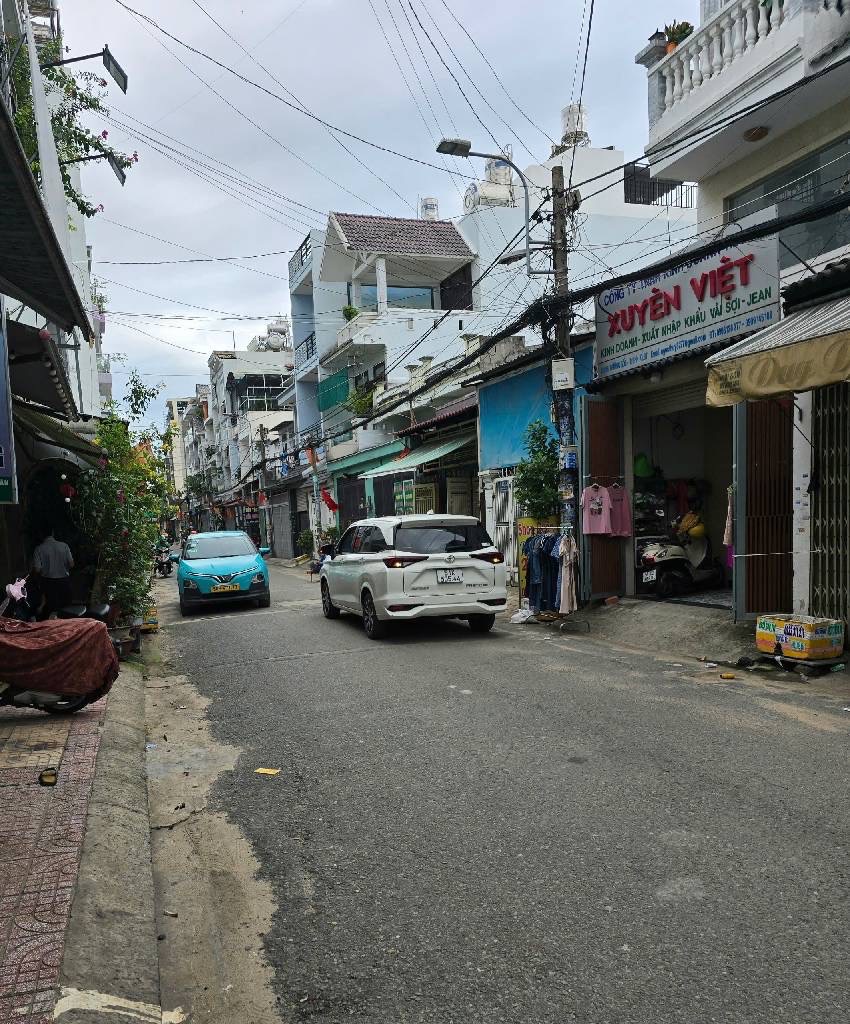 Bán nhà mặt tiền đường 8m có vỉa hè, gần Aeon Tân Phú, 50m², 5.5 tỷ