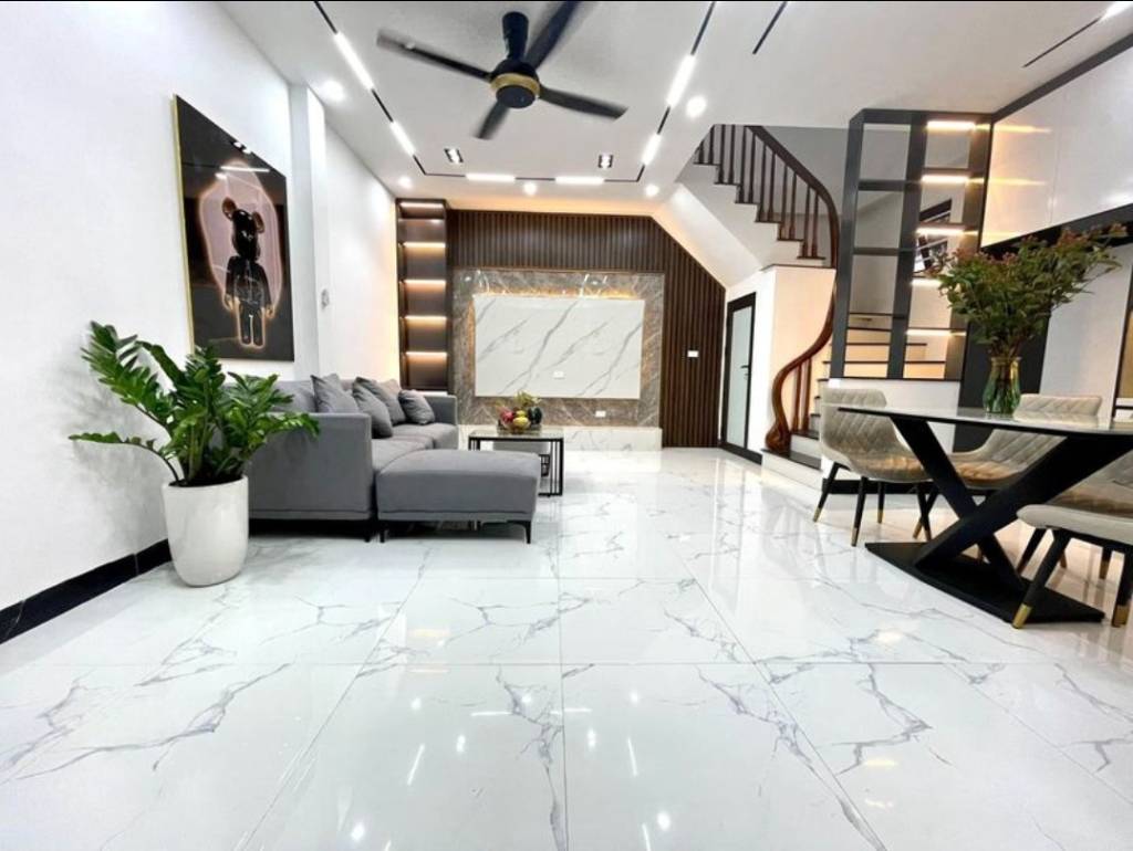 Bán nhà Đại Mỗ, 5 tầng, 3PN, 4WC, cách ô tô 30m, trung tâm, kinh doanh tốt, giá hợp lý