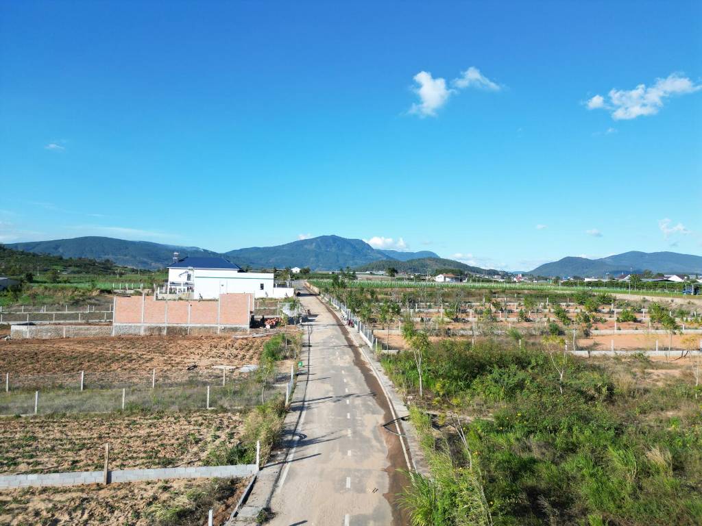 Bán nhanh lô đất Hiệp Thạnh, gần sân bay Đà Lạt, 30m mặt tiền, dt hơn 1000m2, giá 4 tỷ
