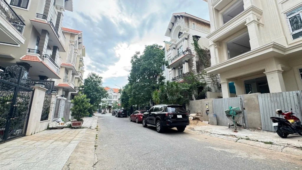Bán biệt thự liền kề Him Lam, Quận 7, 200m², 6pn, full nội thất, giá chỉ 62.2 tỷ, thiết kế hiện đại